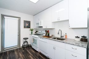 Atlanta apartment for rent - Myrtle Street Kitchen