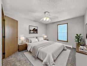 Sioux Falls apartment for rent - a bedroom with a bed and a ceiling fan at Creekstone Falls, Sioux Falls