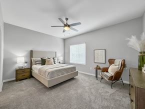 Waukee apartment for rent - a bedroom with a ceiling fan and a bed at Rialto Townhomes Apartments, Waukee, IA, 50263