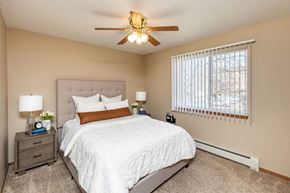 Ankeny apartment for rent - a bedroom with a bed and a ceiling fan at Lake Shore Park, Ankeny