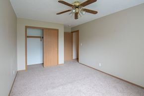Ankeny apartment for rent - A room with a ceiling fan and carpeted floor at Peach Tree Apartments, Ankeny, IA,  50021