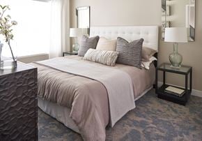 Des Moines apartment for rent - a bedroom with a bed and pillows at Linc, Des Moines  