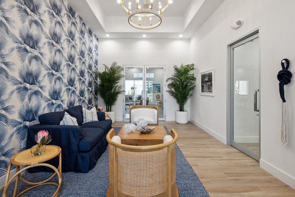 Ft Myers townhouse for rent - A living room with a blue and white wallpaper and a blue couch