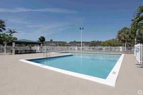 Oakland Park apartment for rent - the pool at the apartments for rent