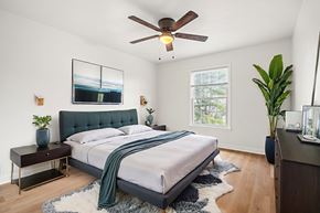 Verona apartment for rent - A bedroom with a bed, a ceiling fan, and a window.