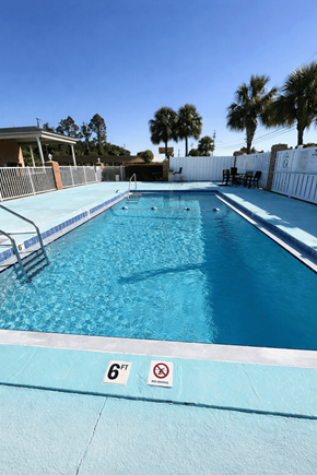Milton apartment for rent - A swimming pool with a 6ft depth sign and no diving sign.