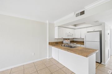 Fort Myers apartment for rent - The Cove at 2950