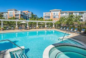 Fairfax apartment for rent - the swimming pool at the preserve at polo towers apartments tx