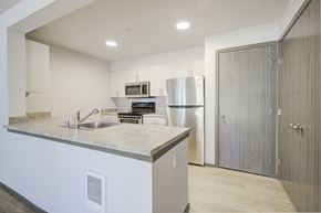 Everett apartment for rent - Kitchen with refrigerator, oven, microwave, and sink