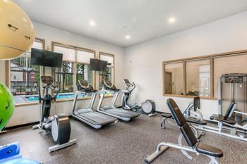 24Hr fitness studio with cardio & free weights