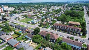 Gatineau apartment for rent - A residential area with houses and greenery.
