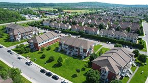 Gatineau apartment for rent - A large housing complex with a road running through it.
