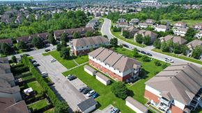 Gatineau apartment for rent - A bird's eye view of a residential area with houses and parked cars.