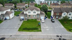 Gatineau townhouse for rent - A residential area with houses and cars.