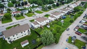 Gatineau townhouse for rent - A residential area with houses and cars.
