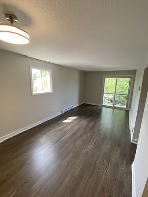 Gatineau townhouse for rent - A room with wooden floors and a window.