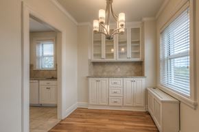 Kansas City apartment for rent - Butler's pantry in dining area