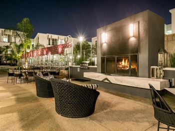 Outdoor fireplace