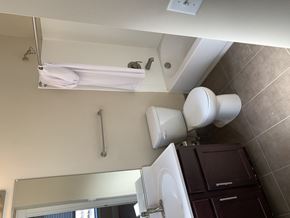 St. Louis apartment for rent - 816 Eastgate Bath