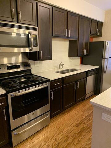 Saint Louis apartment for rent - A kitchen with a stove, sink, and refrigerator.