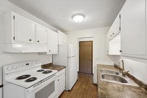 Edina apartment for rent - Edina Manor Kitchen, Edina, Minnesota