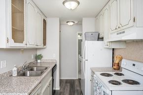 West St. Paul apartment for rent - Charlton Place Kitchen, West St. Paul, Minnesota