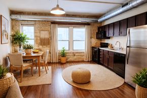 Minneapolis apartment for rent - La Pompadour, Minneapolis, Minnesota
