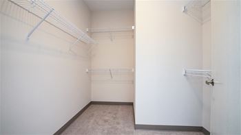 Cadence apartments closet