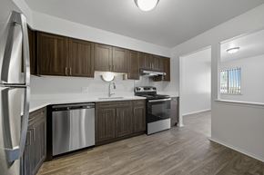 Southfield apartment for rent - Classic Kitchen at Franklin River Apartments, Southfield, 48034