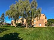 Southfield apartment for rent - Lush Green Lawn at Franklin River Apartments, Southfield