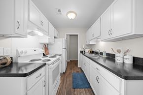 Troy apartment for rent - Modern kitchen at Three Oaks Apartments in Troy, MI