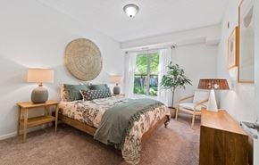 Saint Paul apartment for rent - Gorgeous Bedroom at 808 Berry Place, Saint Paul, MN