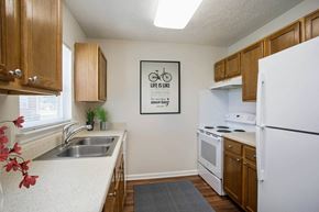 Murfreesboro apartment for rent - Kitchen at Chariot Pointe Apartments, Tennessee
