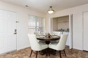 Omaha townhouse for rent - Dining Area at The Bluffs at Cherry Hills, Omaha, 68122