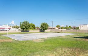 Coachella apartment for rent - Dominium-Desert Palms-Basketball Court