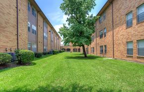 Dallas apartment for rent - Silver Gardens_Courtyard