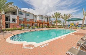Houston apartment for rent - Sparkling Pool at Vermillion Apartments, Houston