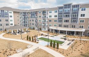 Union City apartment for rent - A large apartment complex with a courtyard and a pool.