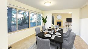Southfield townhouse for rent - Formal dining room in Weatherstone Townhome with full window wall and easy access to kitchen.