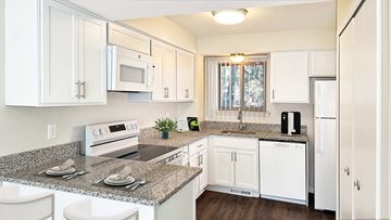 Southfield townhouse for rent - A kitchen with white cabinets and granite countertops.