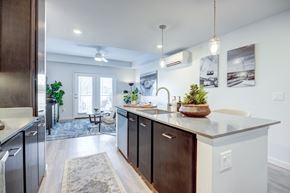 Avondale apartment for rent - FLATZ 512 Kitchen Island