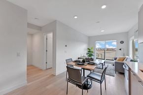 Victoria apartment for rent - Dining