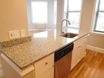 Brighton apartment for rent - A kitchen with a granite countertop and a dishwasher.