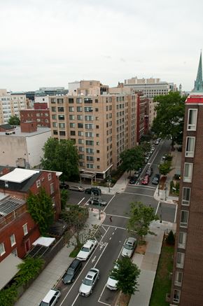 Washington apartment for rent - A city street with cars and buildings.