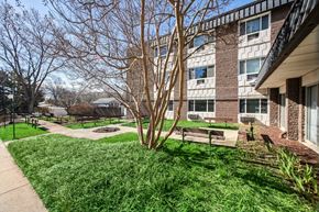 Kensington apartment for rent - a courtyard with benches in front of a building