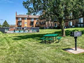 Omaha apartment for rent - our apartments have a spacious yard with picnic tables
