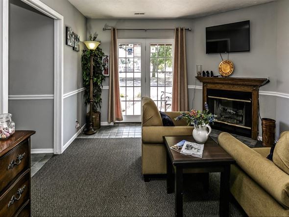 Omaha apartment for rent - Living room