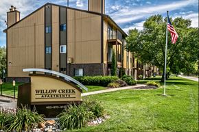 Omaha apartment for rent - the building where the hotel is located