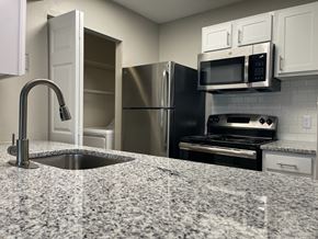 Greensboro apartment for rent - Granite Countertop Kitchen at Arbor Ridge, North Carolina