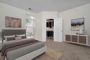 Hilliard apartment for rent - Bedroom With TV at Arlington Park, Ohio, 43026